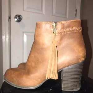 Perfect brown heels for anytime with tassel